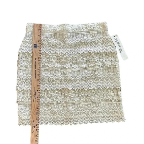 Wrangler Cream Lace Mini Skirt size small - Picture 7 of 7
